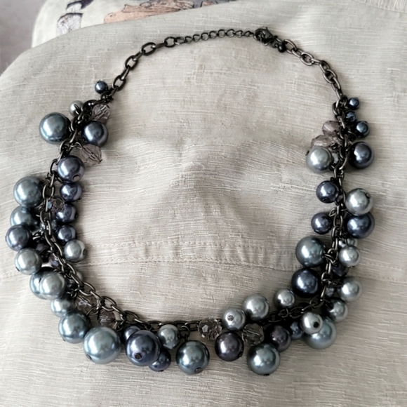 Choker ~ Varied Tone and Size Grey Pearls on a Gunmetal Color Chain 15" - Picture 4 of 10